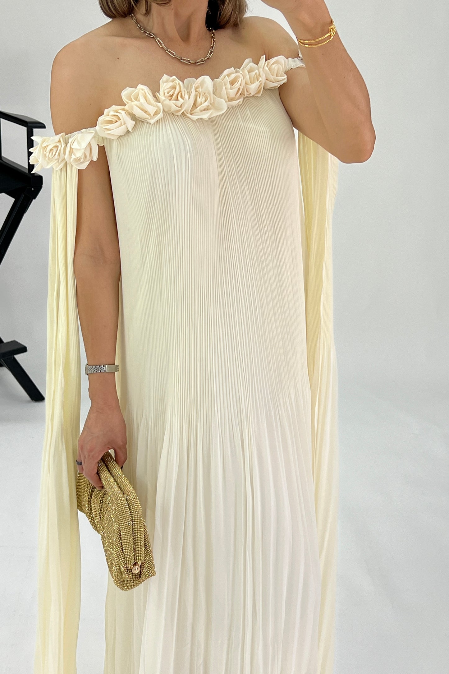 VESTIDO FLORES RESALTADAS