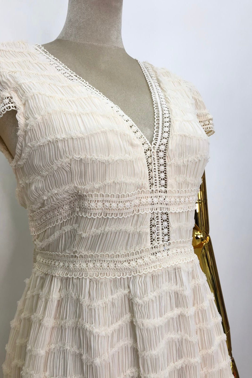VESTIDO DETALLE EN TELA