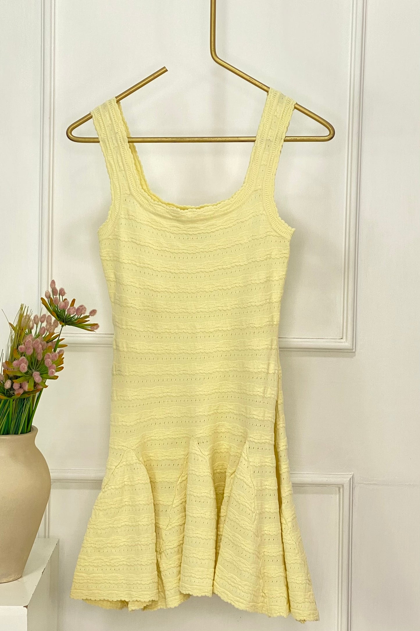 VESTIDO BAJO CON VUELO