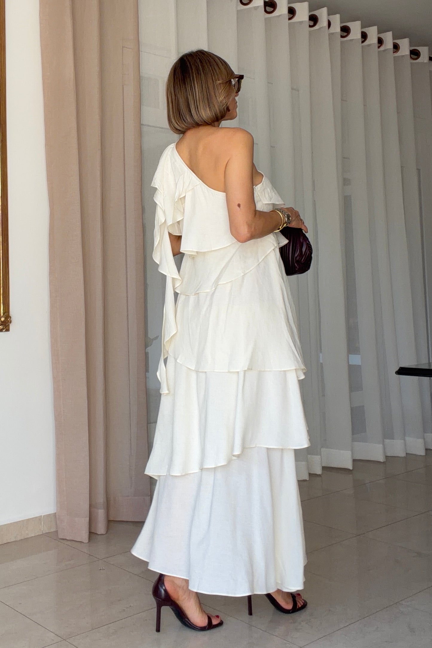 VESTIDO HOMBRO & OLANES