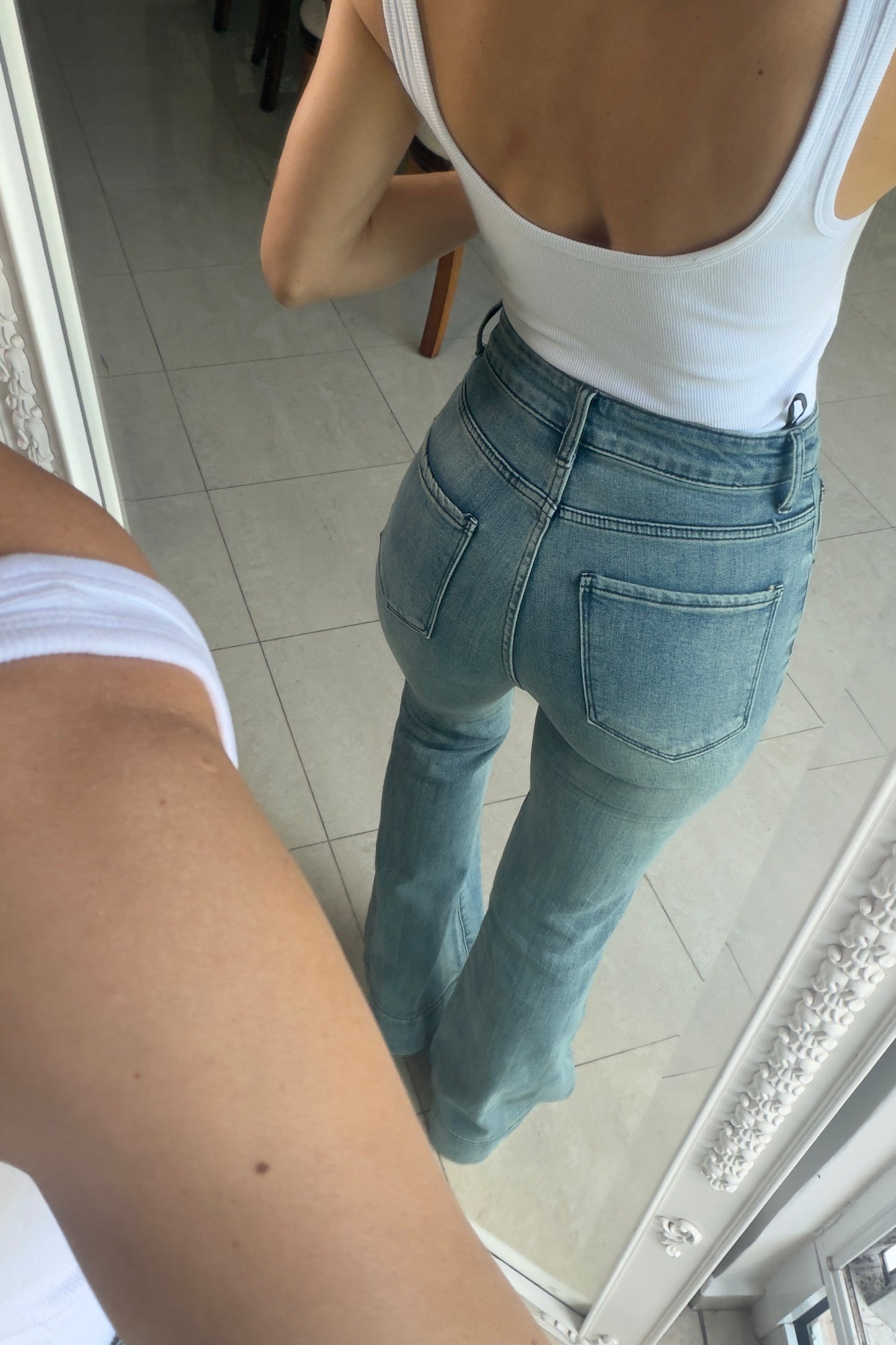 JEANS AJUSTADOS FLARE