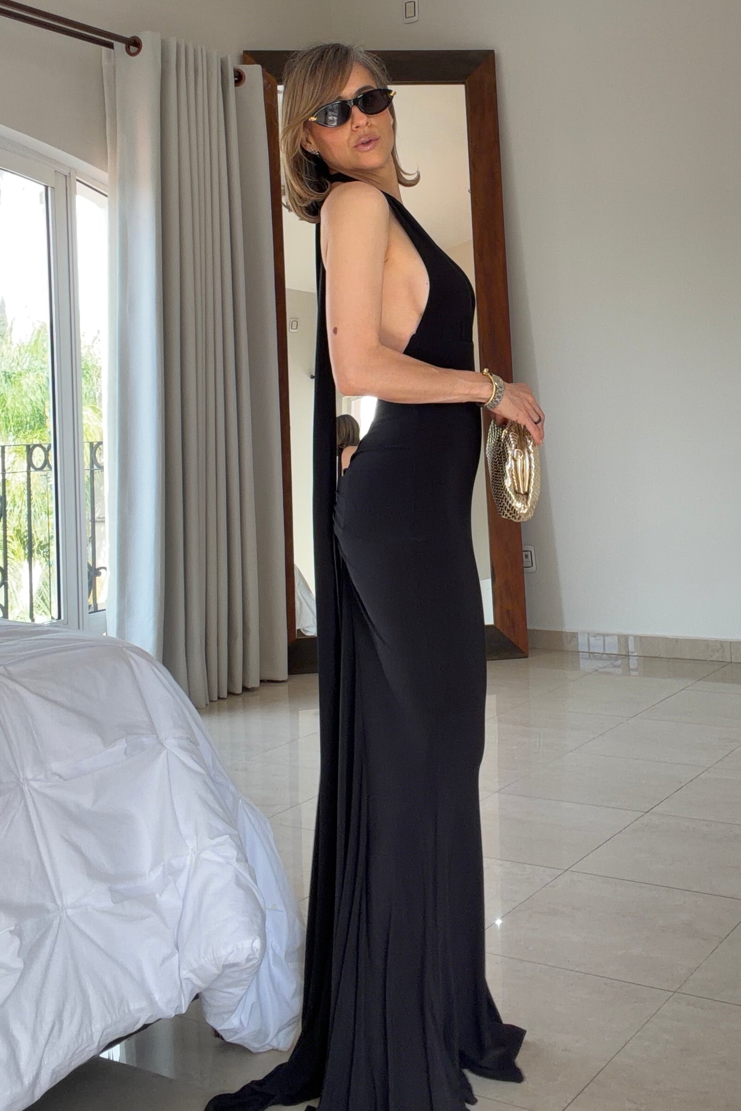 VESTIDO ESCOTE PRONUNCIADO
