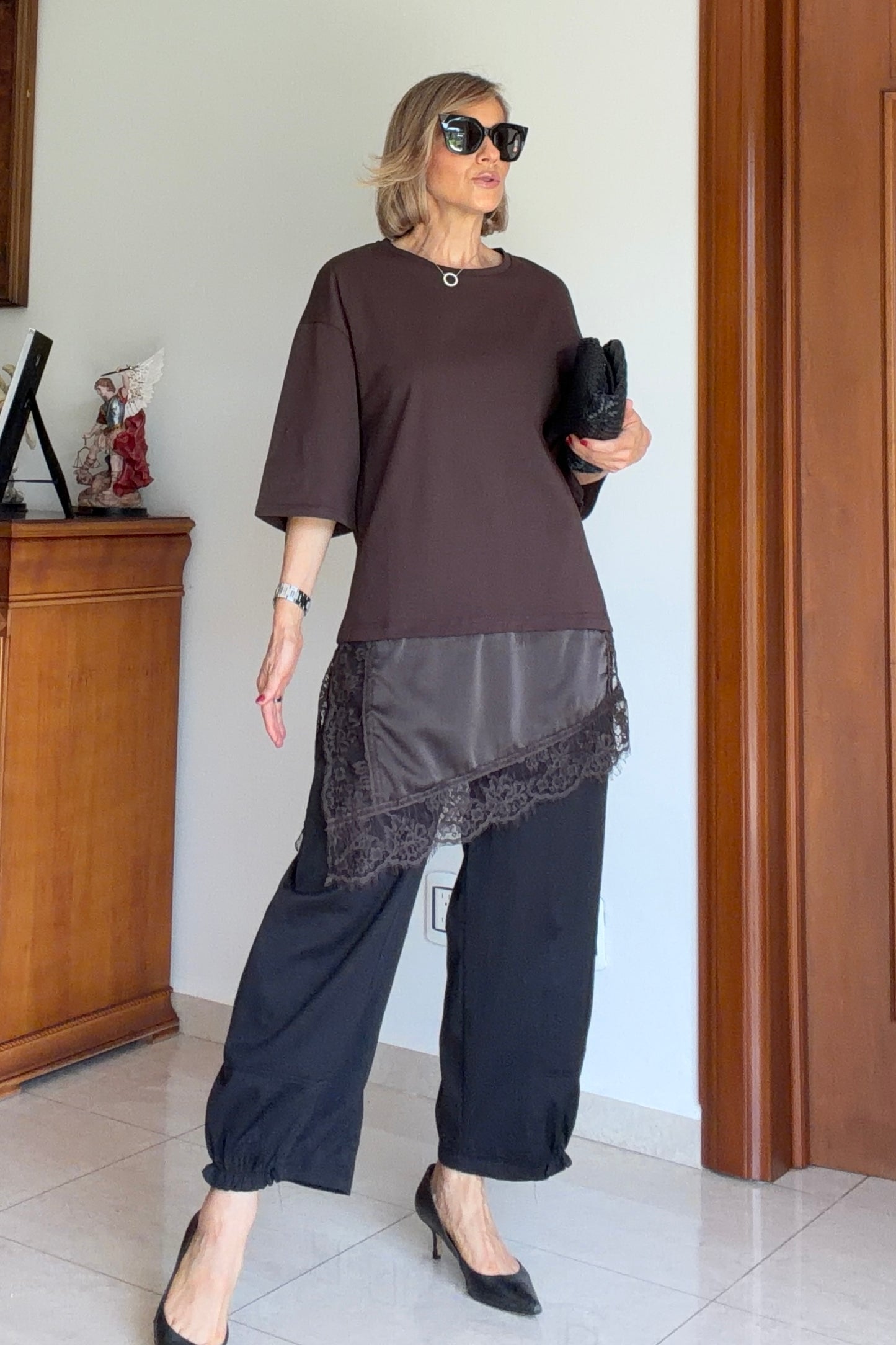PLAYERA BAJO DETALLES