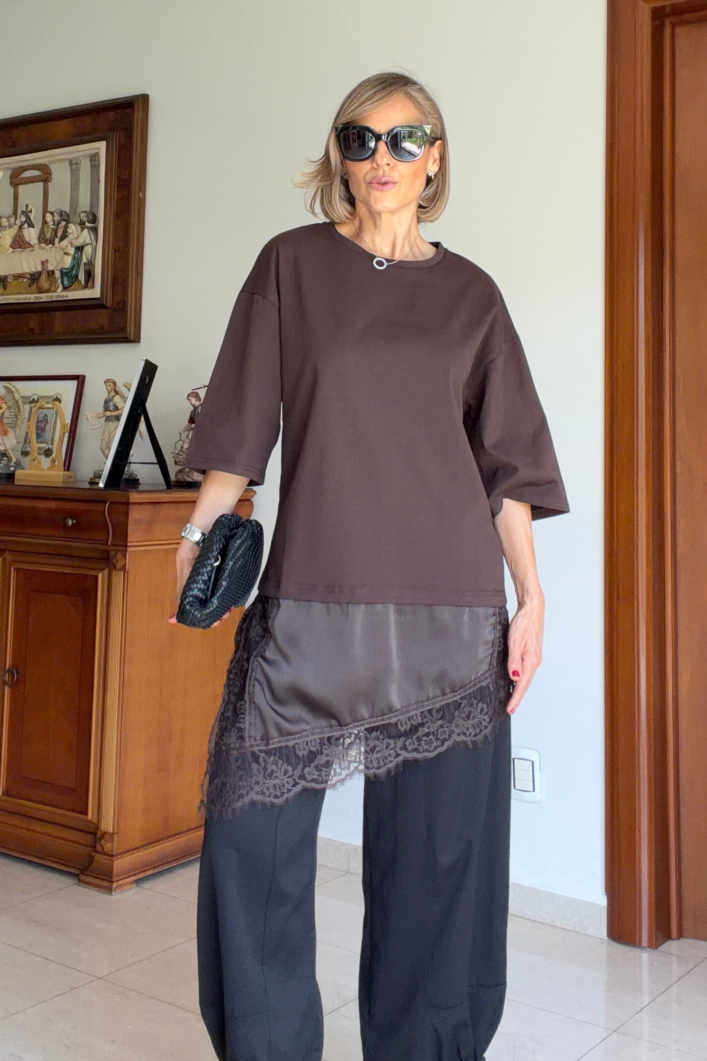 PLAYERA BAJO DETALLES