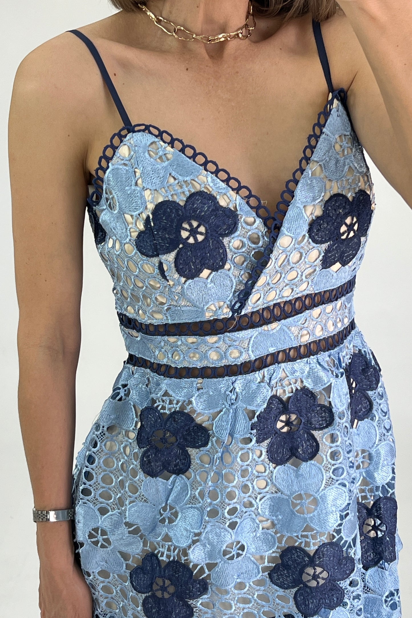 VESTIDO MIDI CAPAS