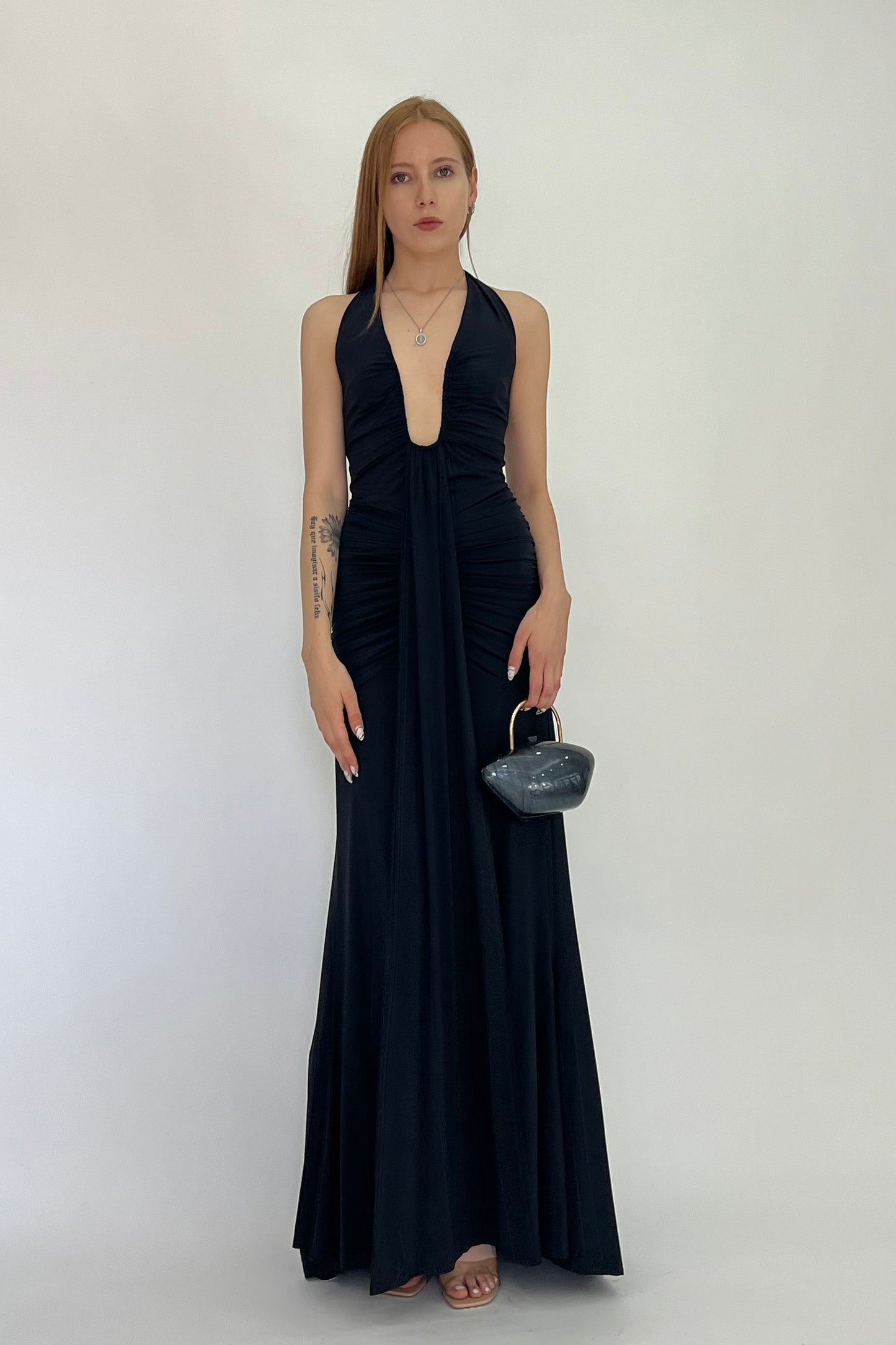 VESTIDO ESCOTE PRONUNCIADO