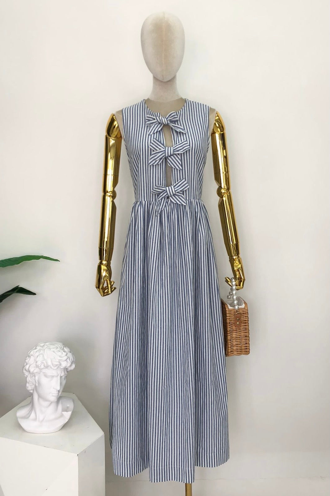 VESTIDO MOÑOS & LINEAS