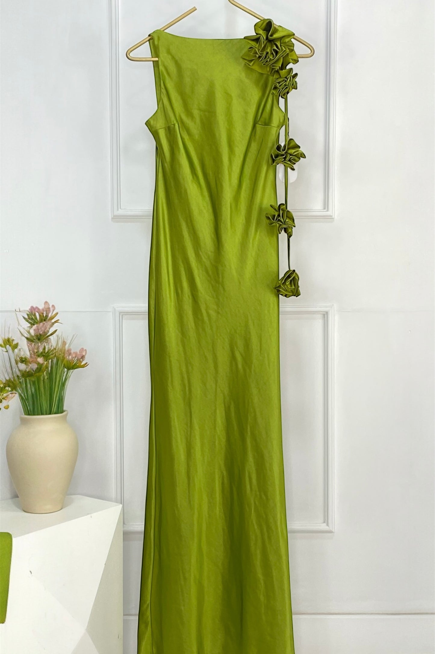 VESTIDO FLOR EN HOMBRO