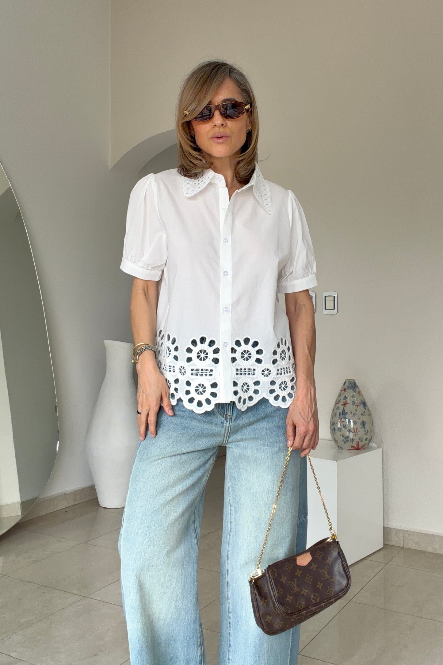 CAMISA DETALLES PERFORADOS