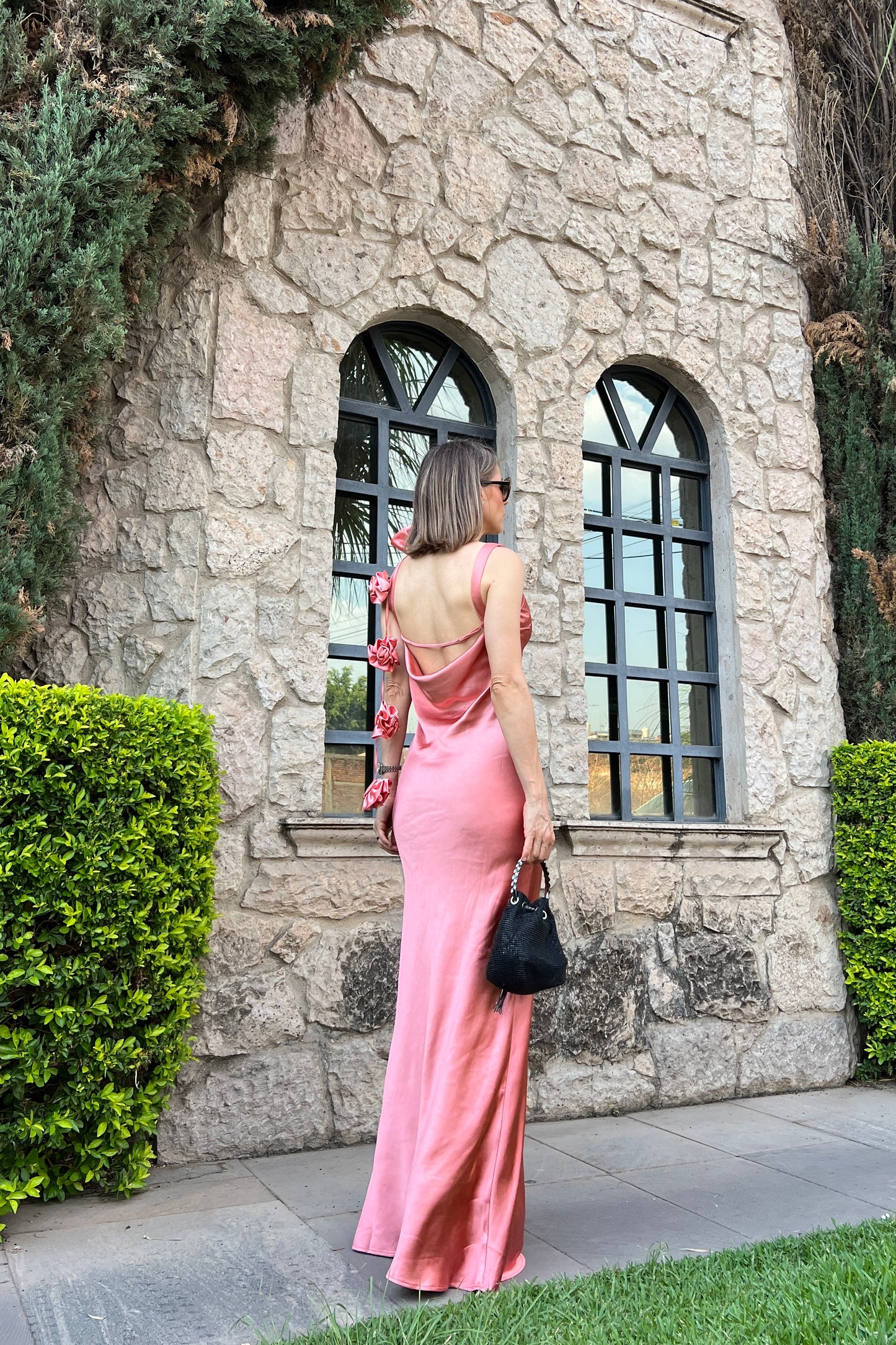 VESTIDO FLOR EN HOMBRO