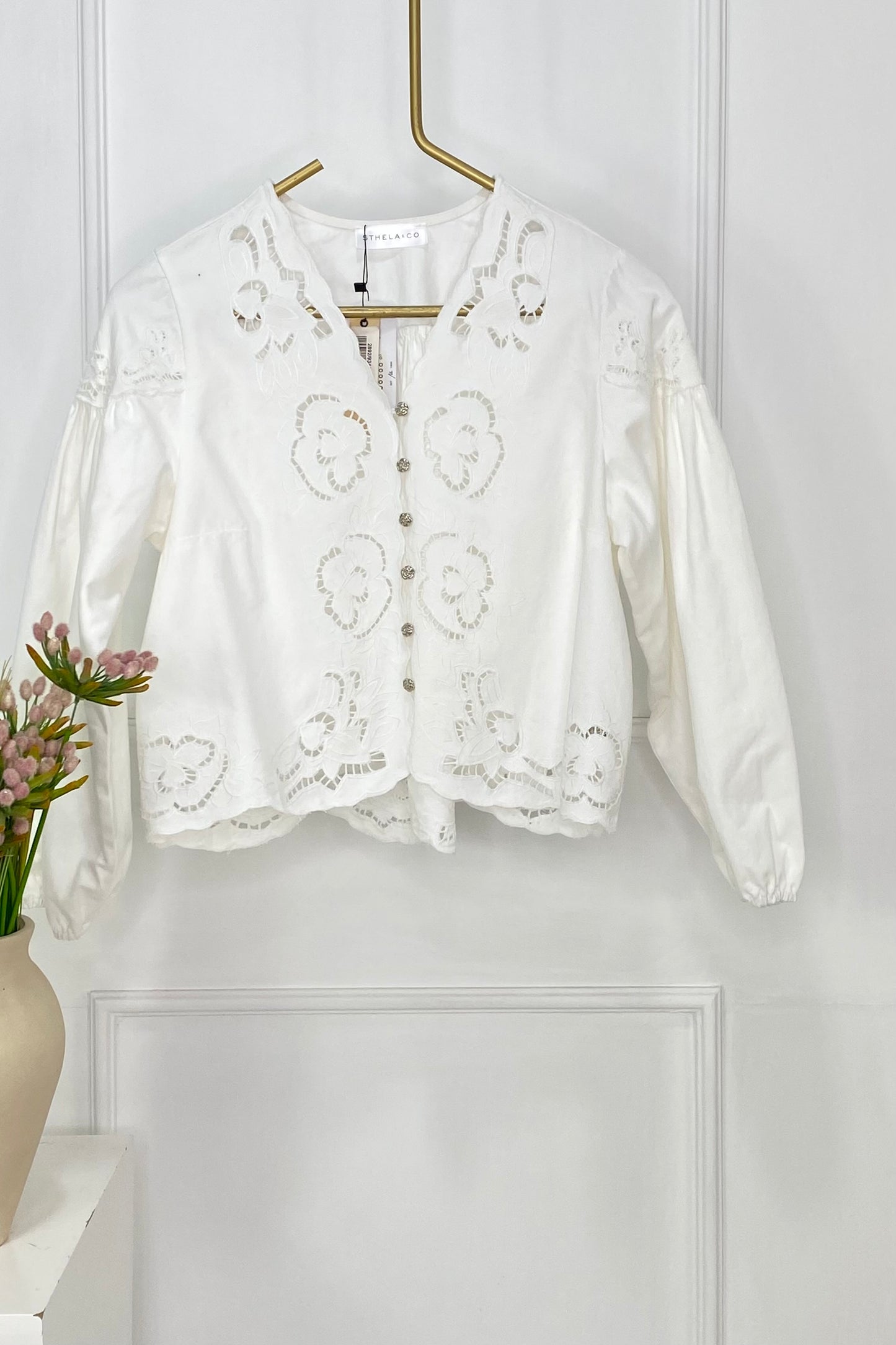 BLUSA DETALLES PERFORADOS