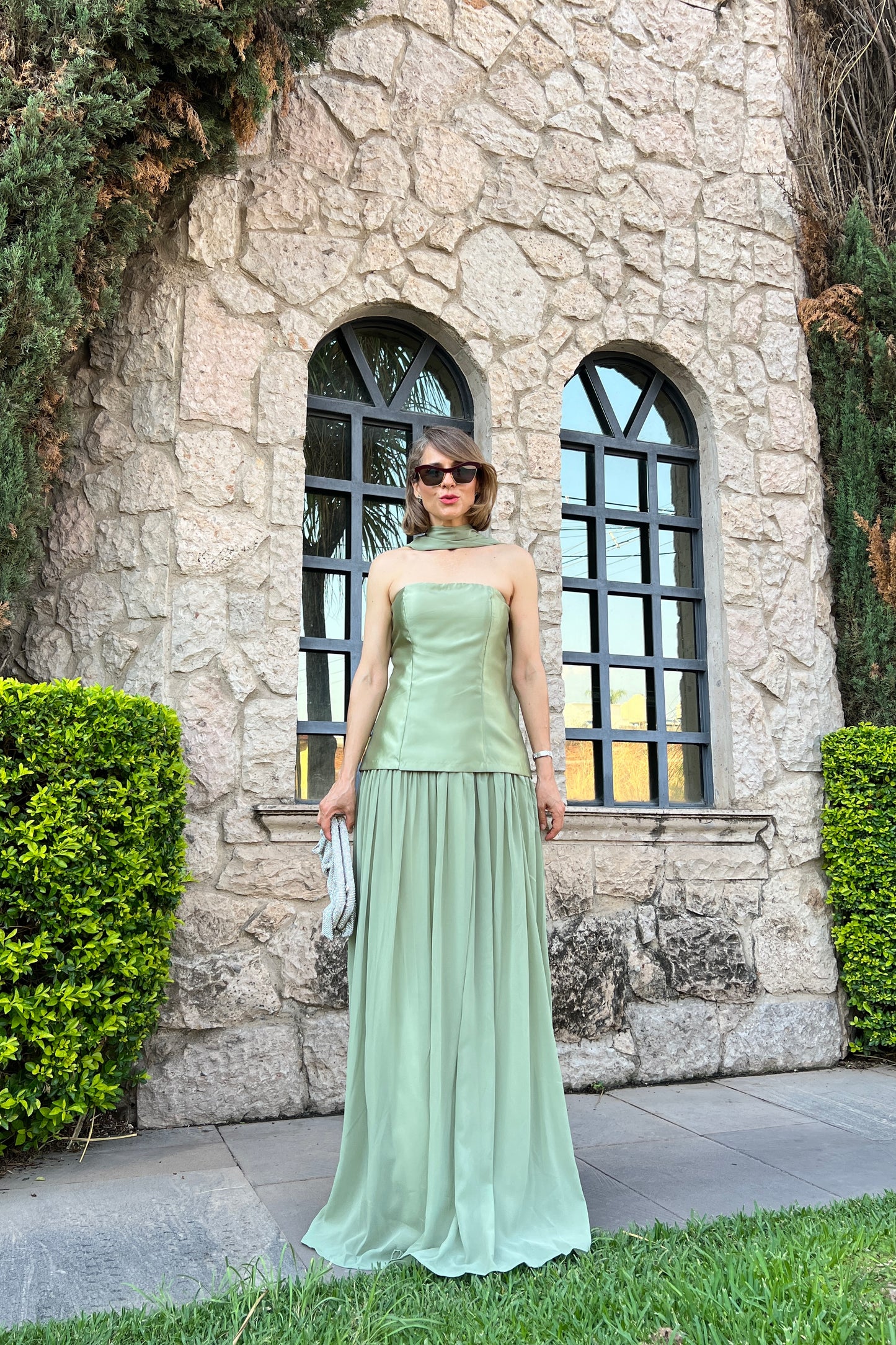 VESTIDO STRAPLESS & CORBATIN