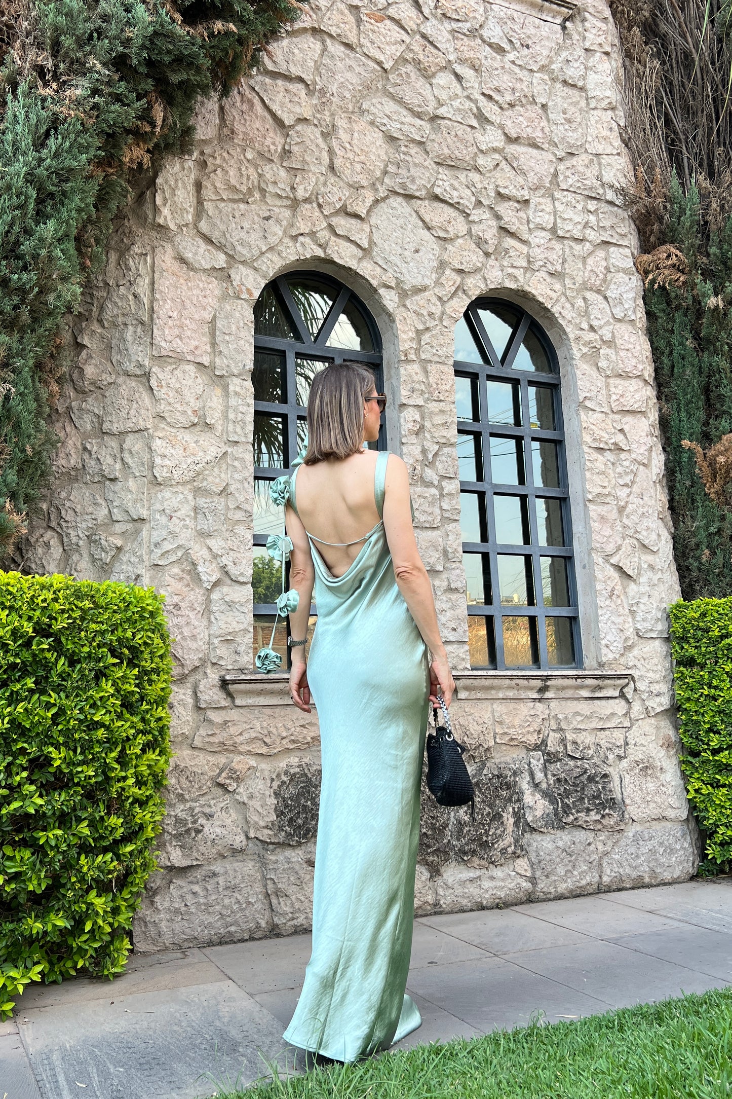 VESTIDO FLOR EN HOMBRO