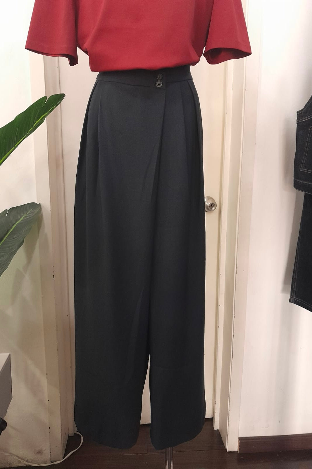 PANTALON BOTON IRREGULAR