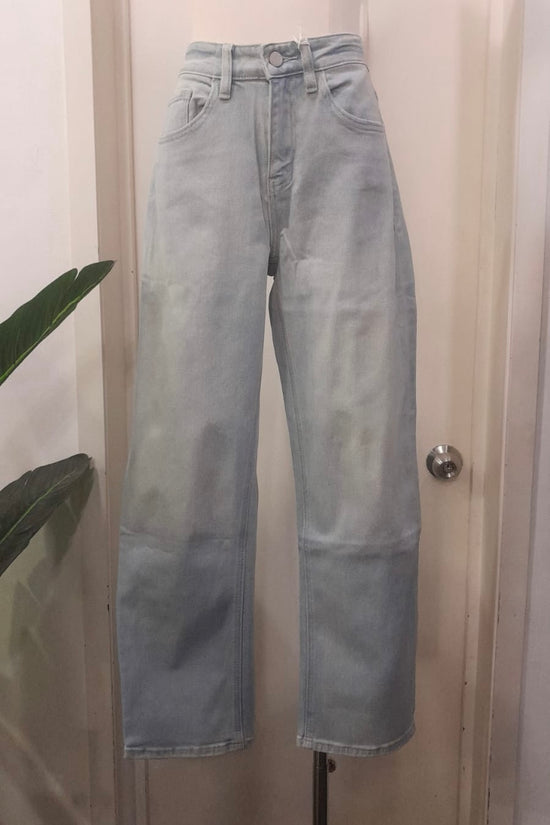 LIGHT-COLORED JEANS