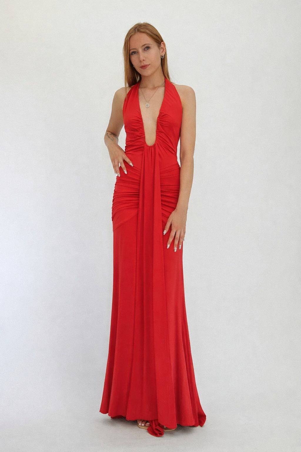 VESTIDO ESCOTE PRONUNCIADO