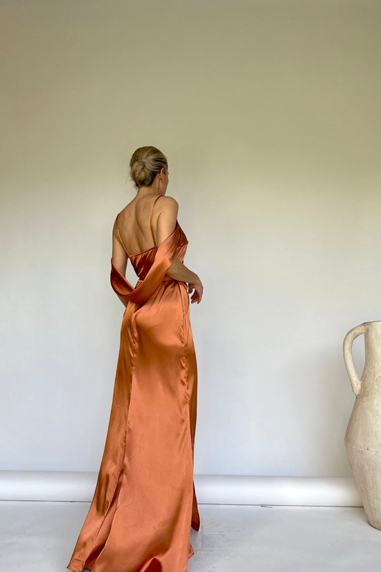 Load image into Gallery viewer, DRESS WITH BACK DETAIL
