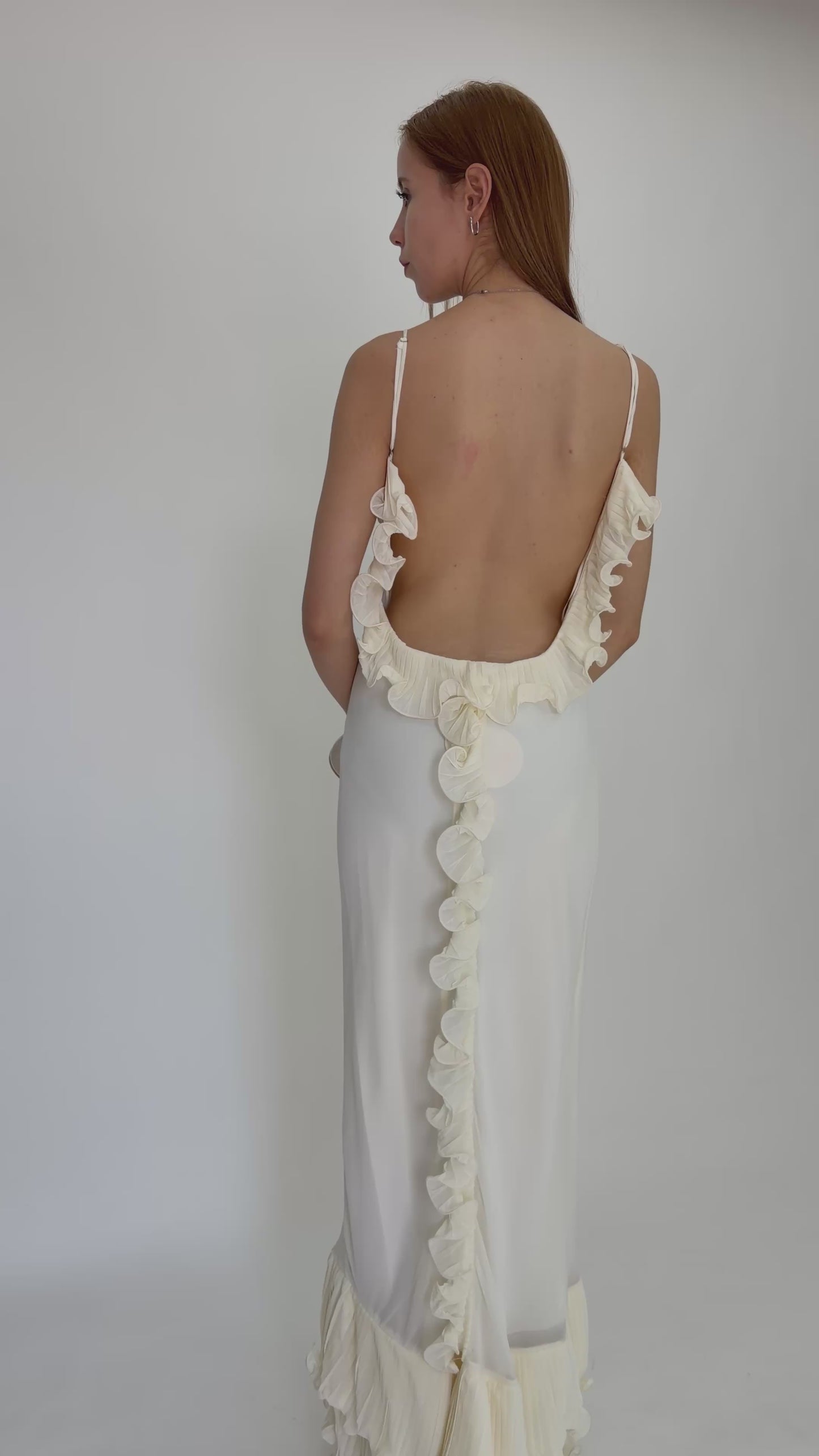 Load and play video in Gallery viewer, VESTIDO DETALLE VOLANTE
