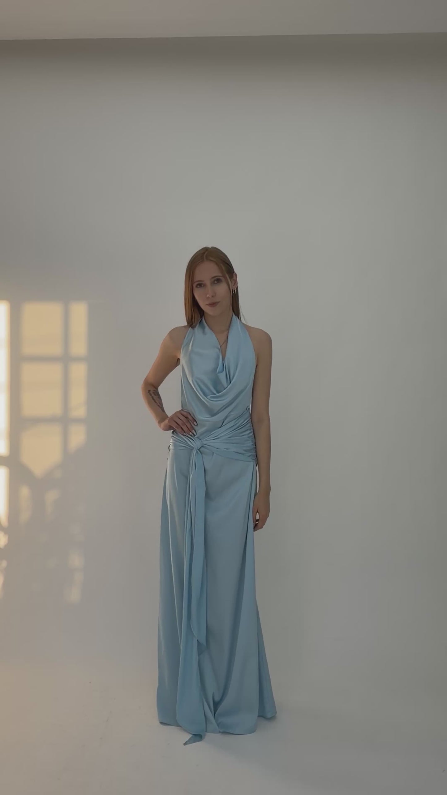 Load and play video in Gallery viewer, VESTIDO SATIN
