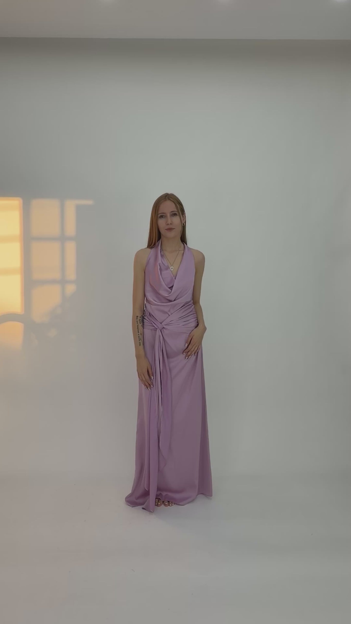 Load and play video in Gallery viewer, VESTIDO SATIN
