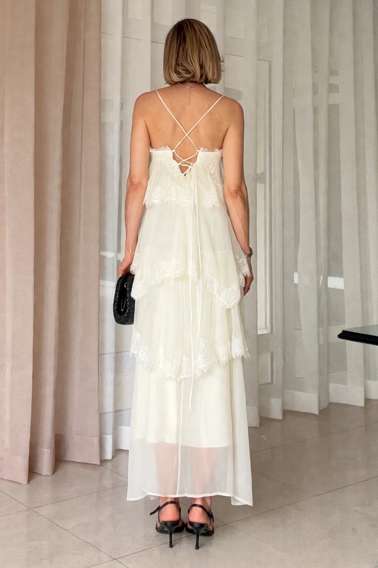 VESTIDO CAPAS & ENCAJE