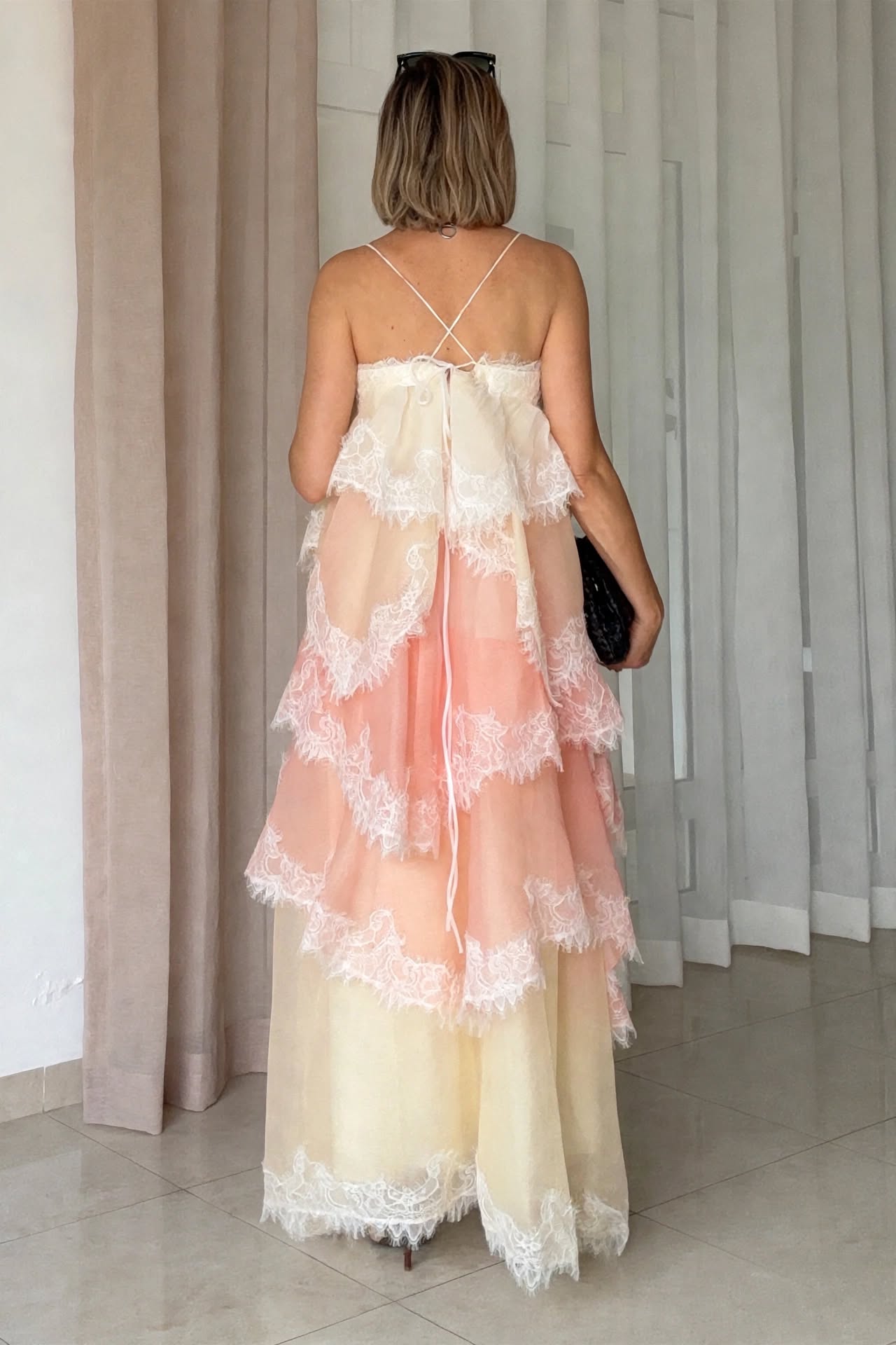 VESTIDO CAPAS & ENCAJE