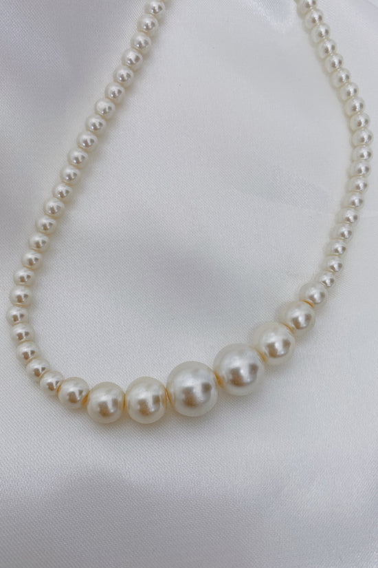 THIN PEARL NECKLACE