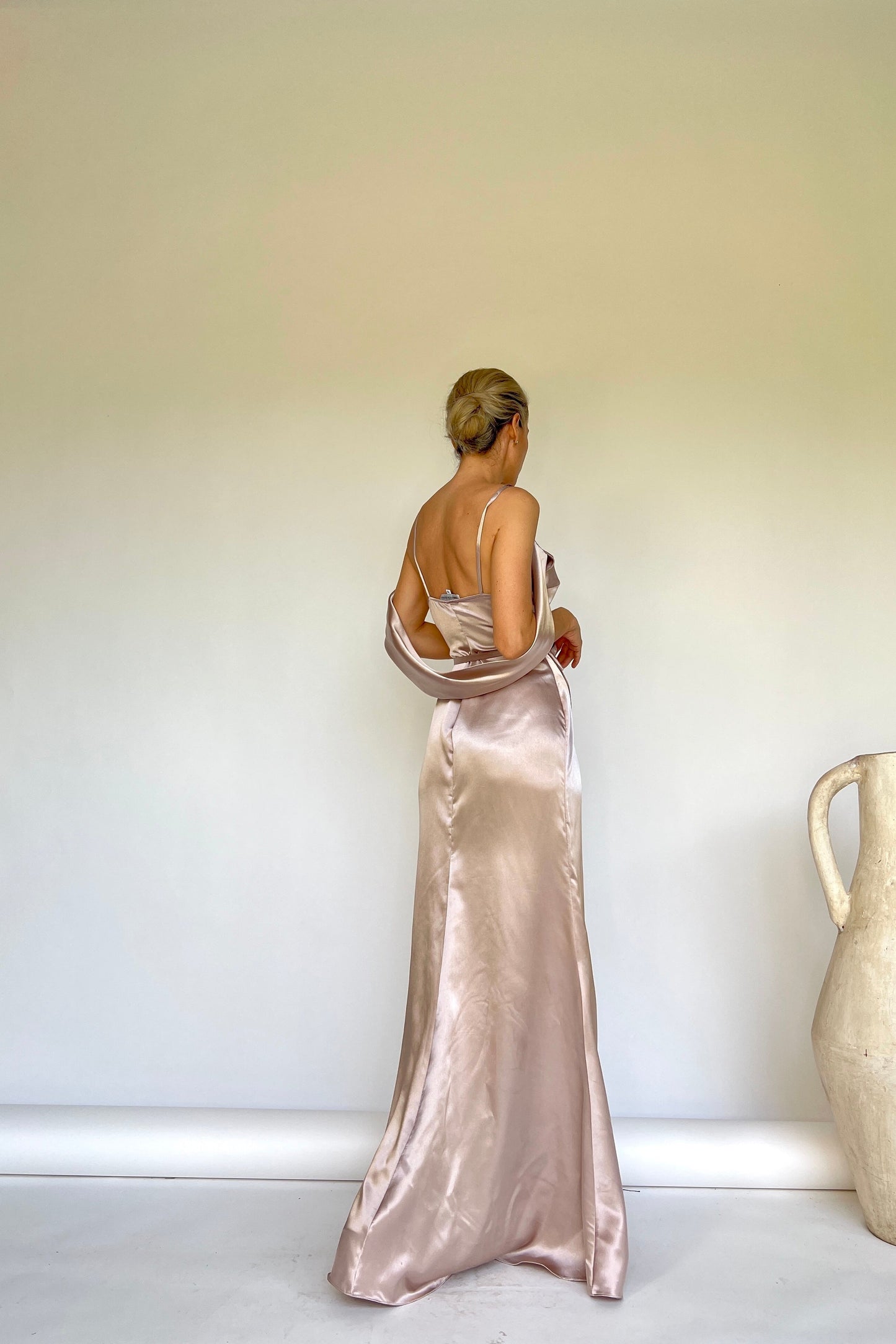 Load image into Gallery viewer, DRESS WITH BACK DETAIL
