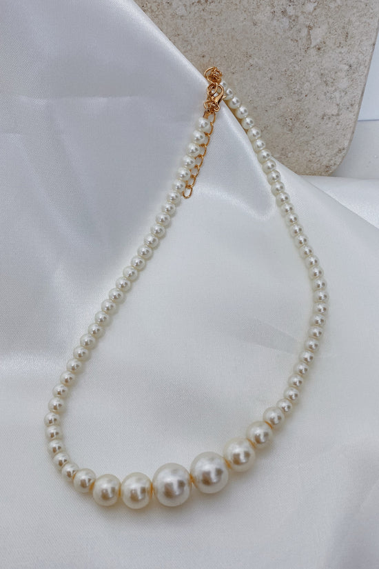THIN PEARL NECKLACE