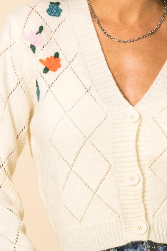 SWEATER WITH FLOWER DETAIL